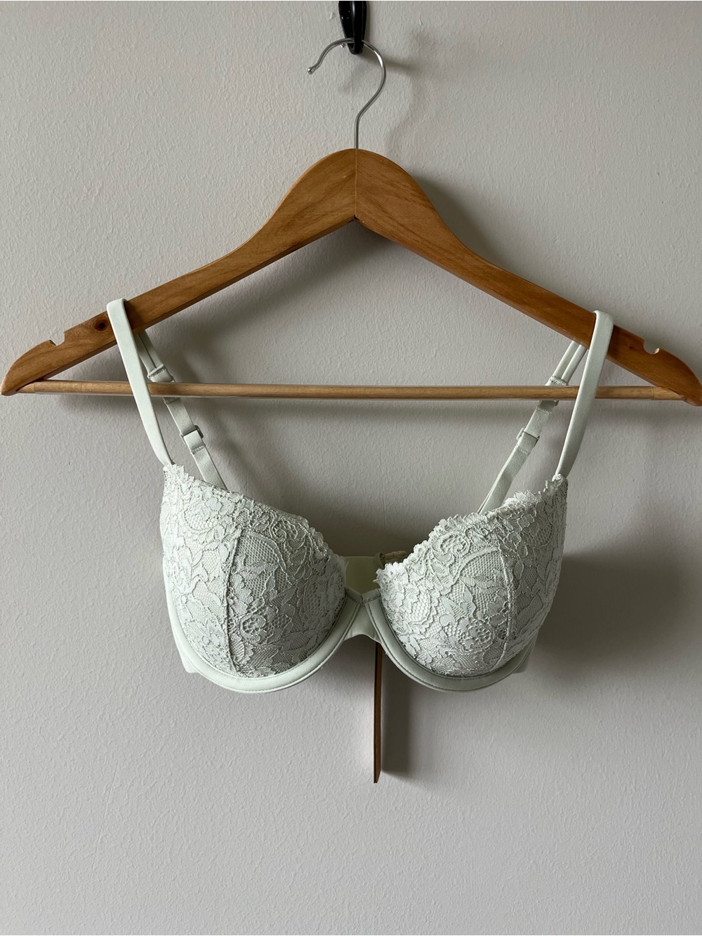 SKIMS Fits Everybody Lace Push-Up Demi Bra 30D NWT Spearmint Color